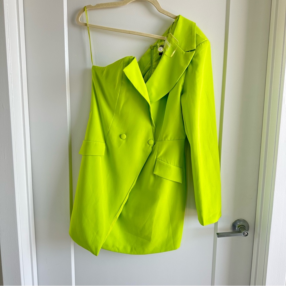 DO+BE Green Structured Blazer with Relaxed Fit